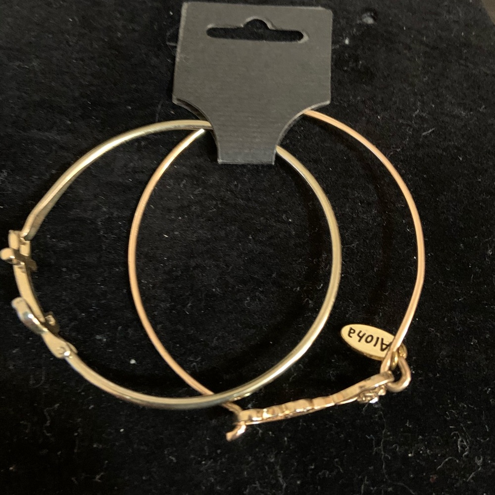 Custom fashion jewelry gold tone set of 2